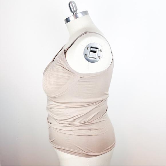 KB • Sublime Hands Free Pumping and Nursing Tank - Picture 4 of 10
